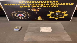 Polis takibe aldığı şahsı uyuşturucu madde ve hassas teraziyle yakaladı