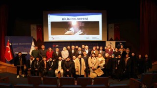Prof. Dr. Şenden Felsefe bilgiden şüphe etmektir