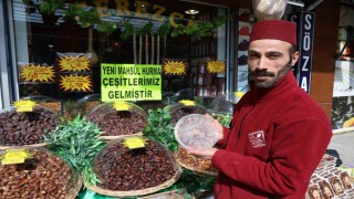 Ramazanın vazgeçilmezi hurma tezgahlardaki yerini aldı