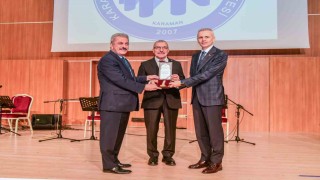 Rektör Gavgalıya üstün hizmet madalyası