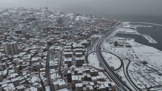 Rizede şehir merkezi beyaza büründü