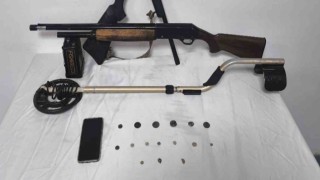 Roma dönemine ait tarihi eser ve uyuşturucuya müşteri ararken yakalandı