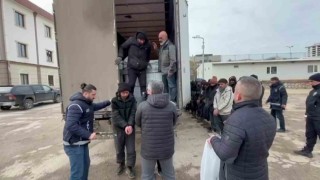 Rusyadan gelen ham kauçuk yüklü tırdan 24 kaçak göçmen çıktı