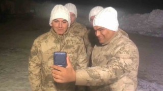 Sabahat ve Selma ninenin ördüğü bereler Mehmetçikin yüreğini ısıttı