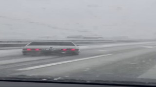 Sabiha Gökçen Havalimanı yolunda kaza: Kayan araç demir bariyerlere çarptı
