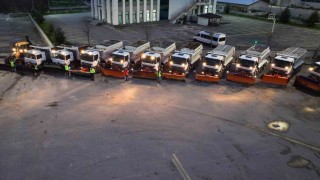 Sakarya Büyükşehir ekipleri kar yağışına hazır: 40 araç ve 80 kişilik ekip teyakkuza geçti