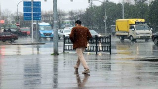 Sakaryada şehir merkezinde kar yağışı başladı