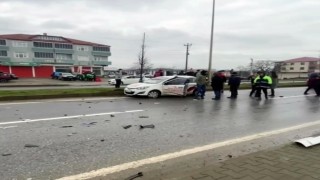 Sakaryada tır ile sürücü kursu aracı çarpıştı: 4 yaralı