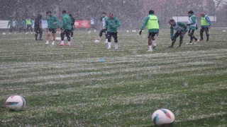 Sakaryaspor, Çorum FK mesaisini kar altında sürdürdü