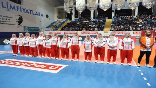 Şalvarlı Anadolu kadınları, Kuzeyboru ile karşı karşıya