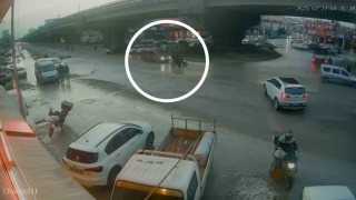 Samsunda 2 kişinin yaralandığı motosiklet kazası kamerada