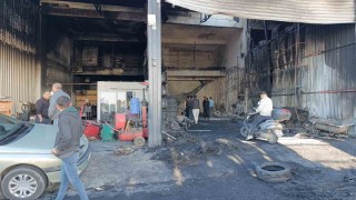 Sanayi sitesinde çıkan yangının verdiği zarar hava aydınlanınca ortaya çıktı