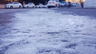 Şanlıurfada su birikintileri buz tuttu