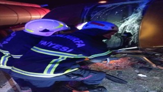 Şanlıurfada tırla çarpışan araçta anne hayatını kaybetti, oğlu ağır yaralandı