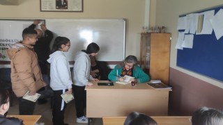 Sarıgölde öğrenciler Koca Seyitin yazarıyla buluştu