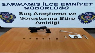 Sarıkamışta uyuşturucu ve silah ele geçirildi