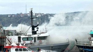 Sarıyerde balıkçı teknesinde yangın: 2 kişi dumandan etkilendi