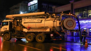 SASKİ ekiplerinden yağmur suyu hatları için temizlik çalışması