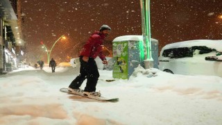 Şehir merkezinde snowboard keyfi