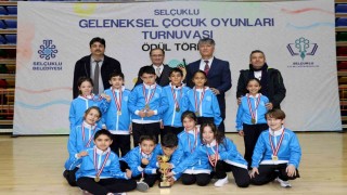 Selçukluda Geleneksel Çocuk Oyunları Turnuvasında ödül heyecanı yaşandı
