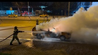 Seyir halinde bir anda alev alan araç kullanılamaz hale geldi