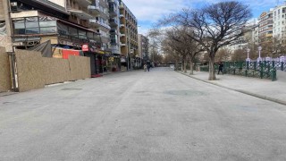 Sıcaklık eksi derecelere düşünce Eskişehirin işlek caddesi sessizleşti
