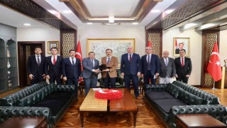 Siirt Valisi, vergi haftası dolayısıyla defterdarlık heyetini ağırladı