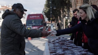 Silivri Belediyesi Berat Kandilinde lokma ikramında bulundu