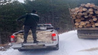 Simavda orman yolunda kalan kamyonların imdadına orman işletme müdürlüğü ekipleri yetişti