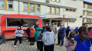 Sındırgıda öğrencilere salep ikramı