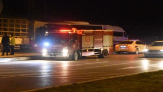 Sinopta park halindeki araçta yangın çıktı
