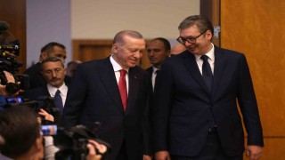 Sırbistan Cumhurbaşkanı Vucic, berberini Cumhurbaşkanı Erdoğanın korumasına benzetti