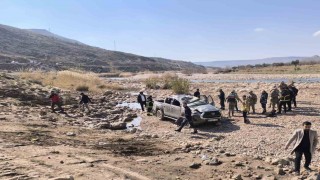 Şırnakta kamyonet şarampole yuvarlandı: 4 yaralı