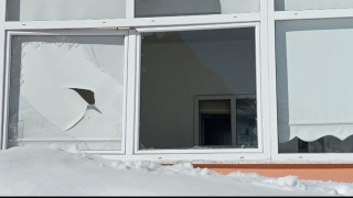 Sis Dağında yiyecek bulamayan ayılar evlere zarar verdi