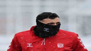 Sivasspor, yoğun kar altında idman yaptı