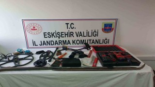 Sivrihisarda 4 şüpheli kaçak kazı yaparken suçüstü yakalandı