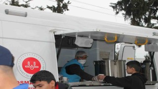 Soğuk kış günlerinde öğrencilerin içini çorbayla ısıttılar