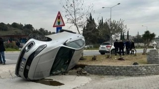 Sökede otomobil yan yattı: 1 yaralı