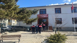 Sosyal medyada reklam vererek dolandırıcılık yapan 5 şüpheli yakalandı