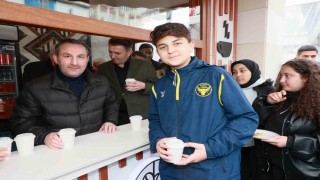 Sultanbeylide Aydos Kafe açıldı, ilk kahveleri Başkan Ali Tombaş ikram etti