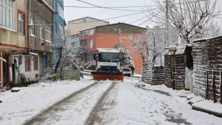Sultangazi Belediyesi ekipleri kar mesaisinde