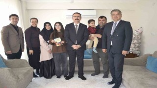Sultanhisar Kaymakamı Ateş öğrencilerin evlerine misafir oldu