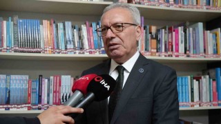 Sunay Akın, Koyu Mavi Memleket Kumaşı kitabını okurlarla buluşturdu