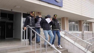 Şüpheli araçta binlerce uyuşturucu hap ele geçirildi: 2 tutuklama