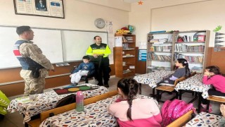 Kars’ta Öğrenciler İçin Trafik Güvenliği Semineri Yapıldı