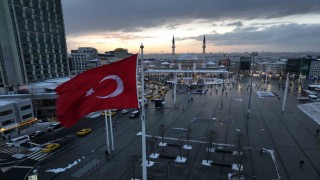 Taksimde kartpostallık karlı gün batımı