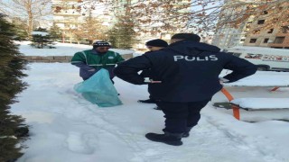 Talas Belediyesi personeli bulduğu parayı polise teslim etti