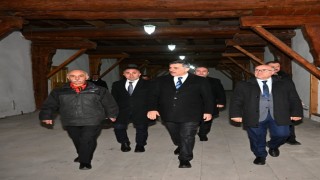Tarihi Gümrük Hanında inceleme