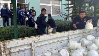 Tarsusta halk sağlığını tehdit eden 1.5 ton peynir ele geçirildi