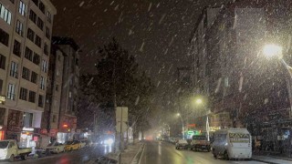 Tatvanda kar yağışı başladı
